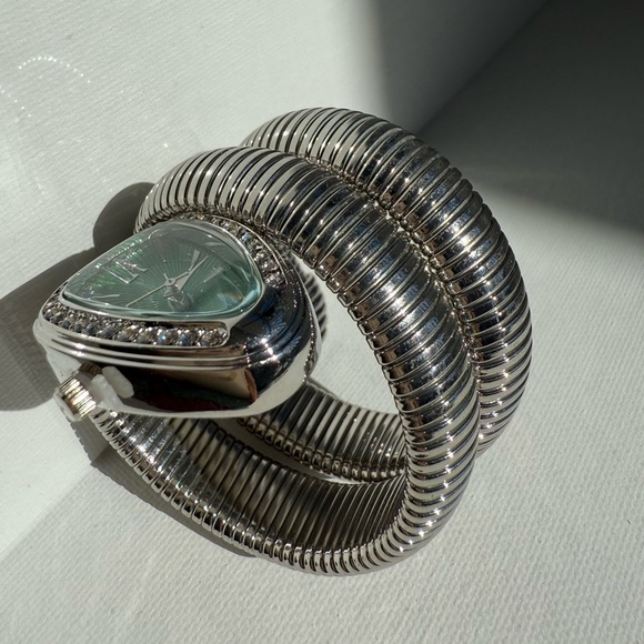 Serpenti Elegant Silver Wrap Women's Watch - Picture 4 of 15